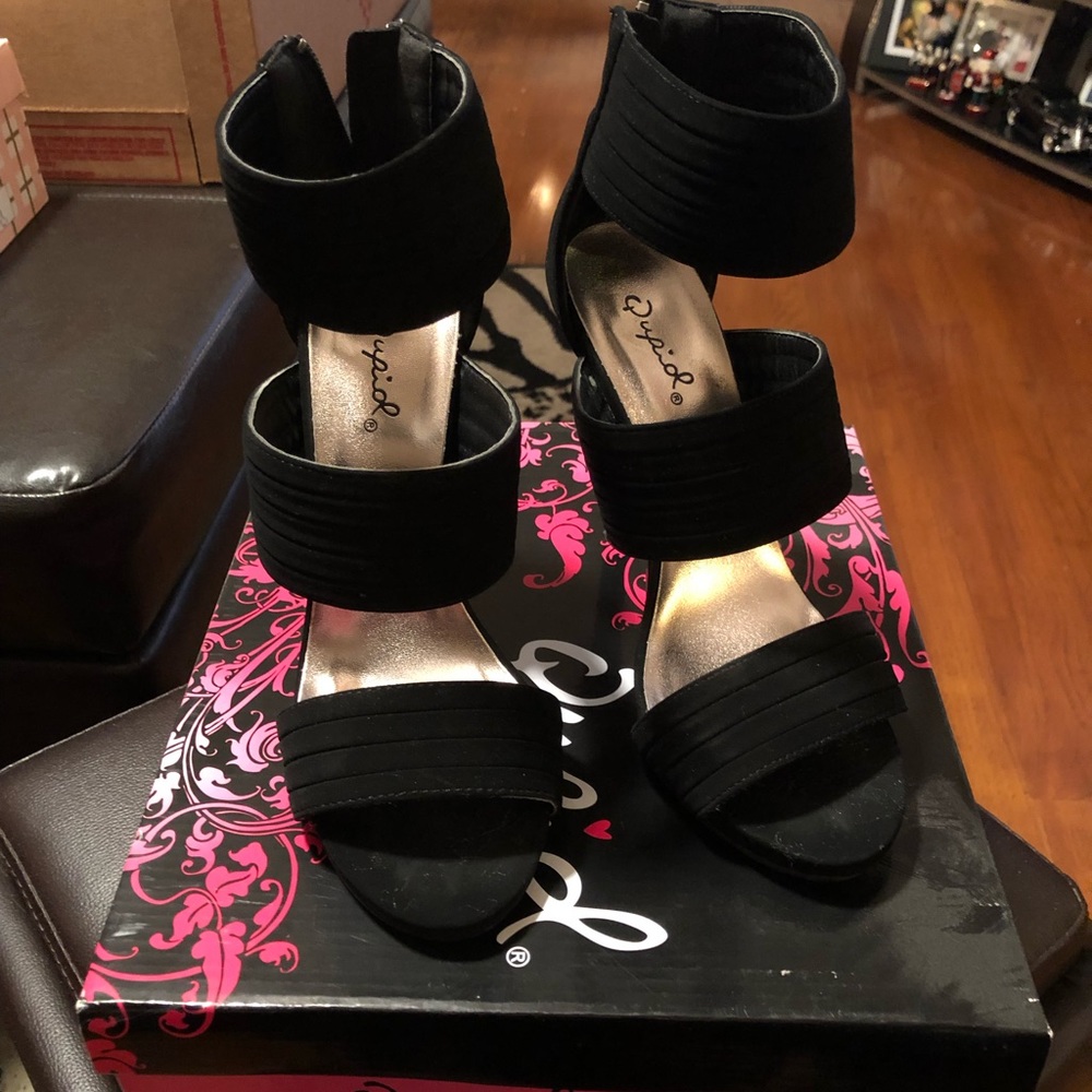 Black Nubuck pump